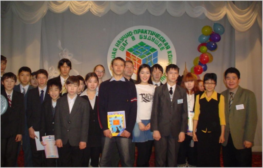 Команда Хангаласского улуса в региональной НПК «Шаг в будущее»  в Бердигестяхе 2005 г.